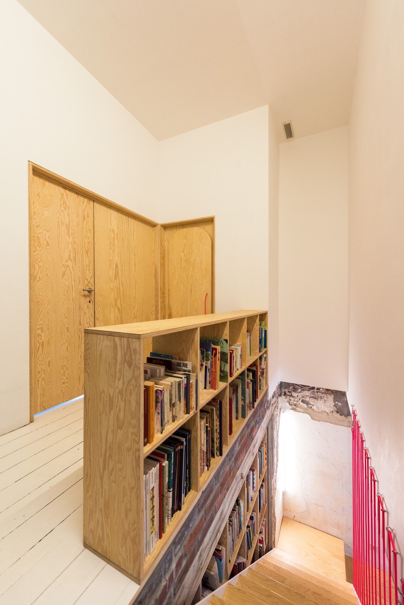 08 Marie Francoise Plissart 18k7452